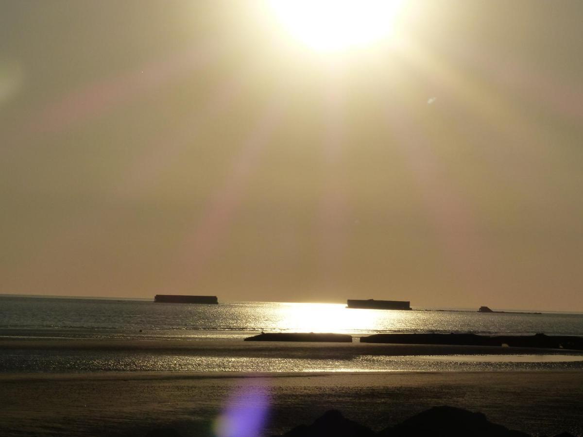 Le Ruban Bleu Face A La Mer Arromanches-les-Bains Bagian luar foto